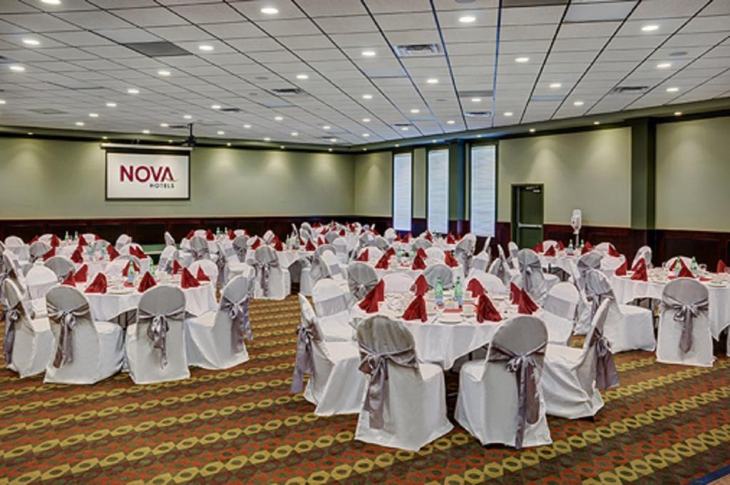 Chateau Nova Hotel フォートマクマレー エクステリア 写真